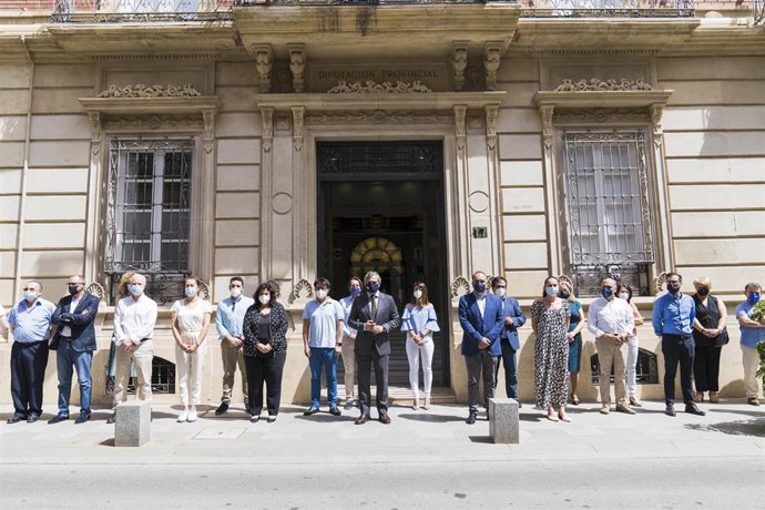 Minuto silencio contra la violencia machista en la Diputación de Almería