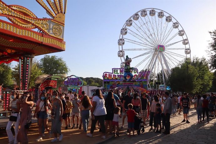 La jornada de más afluencia del parque de atracciones en el recinto ferial de Alcalá de Guadaíra fue la del 3 de junio, el día de su inauguración junto con el sábado 5, rozándose en ambos días el aforo completo en torno a las 22,00 horas.