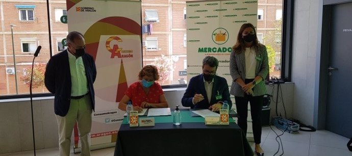 Firma de la adhesión de Mercadona a la Junta Arbitral de Consumo de Aragón.