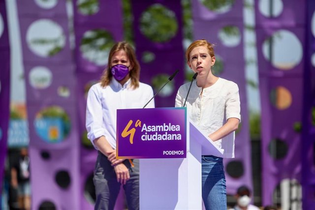 El secretario general de Podemos en CyL, Pablo Fernández y la dirigente, Lilith Verstrynge intervienen en la IV Asamblea Ciudadana Estatal de Podemos, a 12 de junio de 2021, en el Auditorio Parque de Lucía de Alcorcón, Alcorcón, Madrid, (España). 