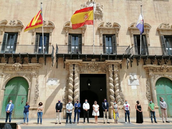 Los grupos municipales expresan su "absoluta repulsa" y "asco" a los actos de violencia de género recientes