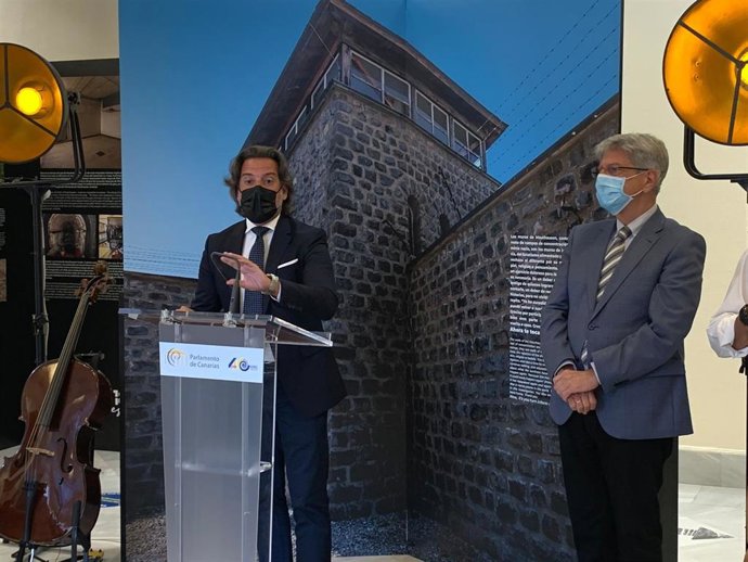 Presentación de la exposición '186 escalones, en memoria de los canarios de Mauthausen. 1945-2021', del escritor y periodista palmero Eduardo Cabrera