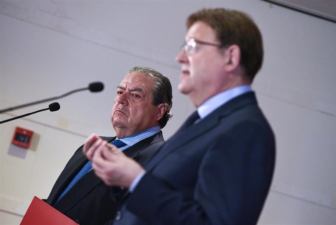 El vicepresidente de la Fundación Premios Jaime I, Vicente Boluda (i); y el president de la Generalitat, Ximo Puig, intervienen en el almuerzo-coloquio organizado por la Asociación Valenciana de Empresarios (AVE), a 14 de junio de 2021, en Valencia, Com