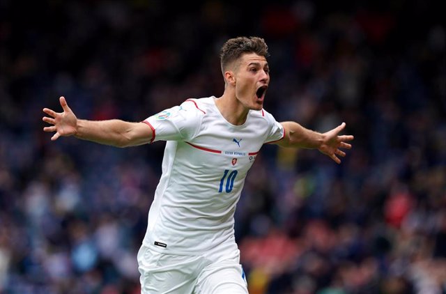 El delantero checo Patrik Schick celebra su segundo gol contra Escocia en la Eurocopa de 2020.