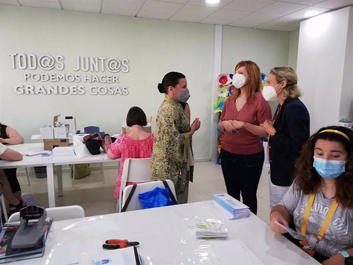 Visita de la delegada territorial de Igualdad, Políticas Sociales y Conciliación de la Junta en Cádiz, Ana Fidalgo, a las instalaciones de Afanas en El Puerto de Santa María.
