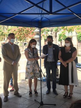 La delegada del Gobierno andaluz en Málaga, Patricia Navarro, durante la lectura de un manifiesto por el Día Nacional de las Lenguas de Signos Españolas