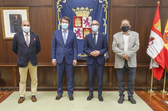 Reunión del presidente de la Junta, Alfonso Fernández Mañueco, y el consejero de Cultura y Turismo, Javier Ortega  con representantes de la hostelería y el turismo de Castilla y León.