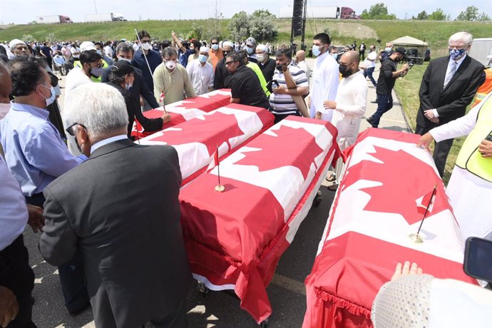Féretros de los cuatro miembros de una familia musulmana asesinados en Canadá