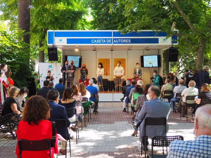 La Feria del Libro de Cáceres recupera las ventas y logra aforo completo en casi todas las presentaciones