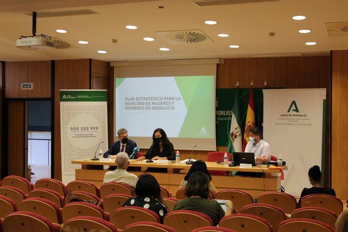 Presentación en Huelva del Plan estratégico para la igualdad de mujeres y hombres.