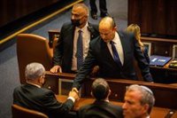 Netanyahu se sentó por error en el asiento reservado al primer ministro tras la investidura de Bennett
