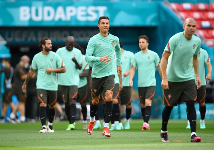 14 June 2021, Hungary, Budapest: Portugal's Cristiano Ronaldo (C) walks onto the pitch at the start of a training session for the team at the Puskas Arena ahead of Tuesday's UEFAEURO2020 Group F soccer match against Hungary. Photo: Robert Michael/dpa-