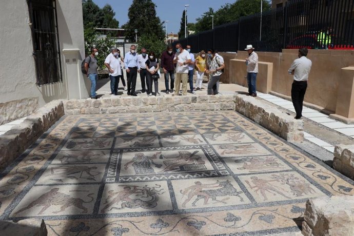 Llíria presenta un nuevo recinto funerario romano hallado en la Unió Musical
