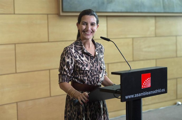 La portavoz de Vox en la Asamblea de Madrid, Rocío Monasterio, responde a los medios tras una reunión con la presidenta de la Asamblea de Madrid, a 14 de junio de 2021, en Madrid (España).