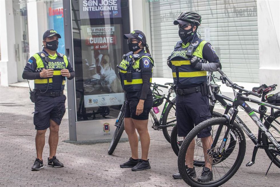 Archivo - Policía en San José de Costa Rica