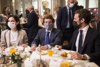 Ayuso asegura que Casado coincide con ella en que buscan ponerle "una trampa" al Rey con los indultos