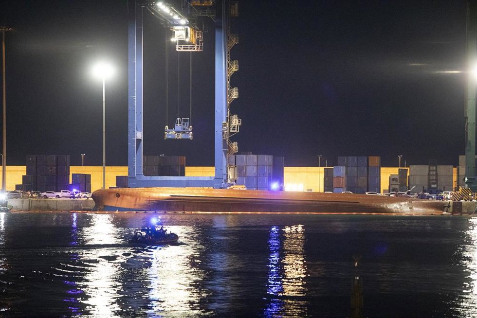 El barco de mercancías volcado en Castelló