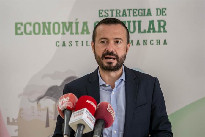 El consejero de Desarrollo Sostenible, José Luis Escudero, presenta el evento Hackaton de Economía Circular: Soluciones a los retos ambientales.