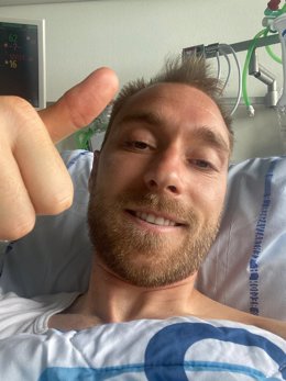 El jugador danés Christian Eriksen envía un mensaje de agradecimiento desde el hospital, tras su parada cardio-respiratoria en la Euro 2020