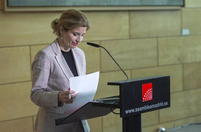 La portavoz del PSOE en la Asamblea de Madrid, Hana Jalloul, interviene tras una reunión con la presidenta de la Asamblea de Madrid, a 14 de junio de 2021, en Madrid (España). Carballedo inicia hoy una ronda de contactos con los grupos parlamentarios de