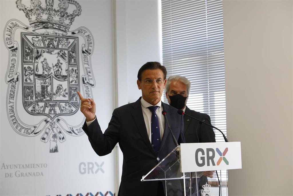 El alcalde de Granada se muestra abierto a "todo tipo de fórmulas" para ...