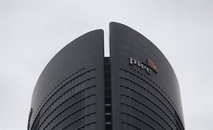 Archivo - Torre de PwC en España, en Madrid (España).