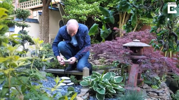 Este hombre tarda 10 años en transformar su jardín en un impresionante paraíso japonés