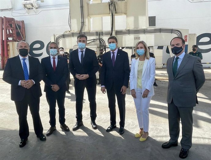 Jesús Perea con los subdelegados de Huelva y Cádiz, el alcalde de Algeciras y el presidente de la Autoridad Portuaria de Algeciras