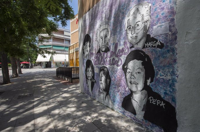 Mural feminista en Villa de Vallecas, a 10 de junio de 2021, en Madrid (España). Este mural se encuentra en una fachada del colegio Honduras. Se trata de un homenaje a seis vecinas de Villa de Vallecas, tres profesoras y tres mujeres al frente de asocia