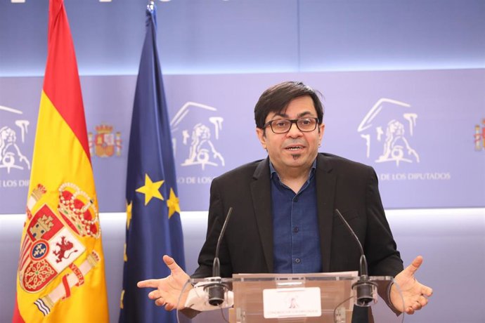 Archivo - El secretario primero del Congreso y diputado de ECP, Gerardo Pisarello, interviene en una rueda de prensa posterior a una sesión de la Mesa del Congreso celebrada en el Congreso de los Diputados, en Madrid, (España), a 2 de marzo de 2021.