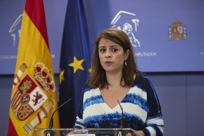 La vicesecretaria general del PSOE y portavoz del Grupo Parlamentario Socialista en el Congreso, Adriana Lastra, interviene en una rueda de prensa anterior a una Junta de Portavoces, a 8 de junio de 2021, en la Sala Constitucional del Congreso de los Di
