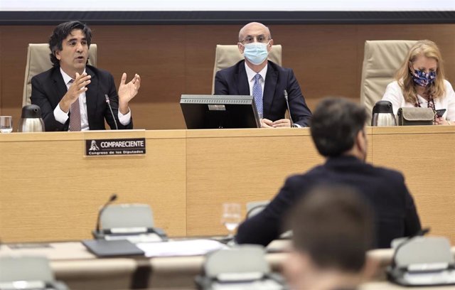 El secretario de Estado de Economía y Apoyo a las Empresas, Gonzalo García Andrés (i), comparece en la Comisión de Asuntos Económicos y Transformación Digital,  a 15 de junio de 2021.