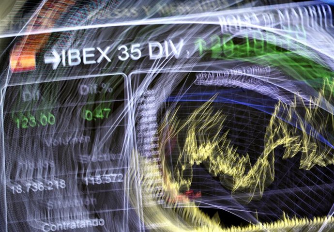 Archivo - Valores del Ibex 35 en un panel del Palacio de la Bolsa, a 21 de abril de 2021, en Madrid, (España).