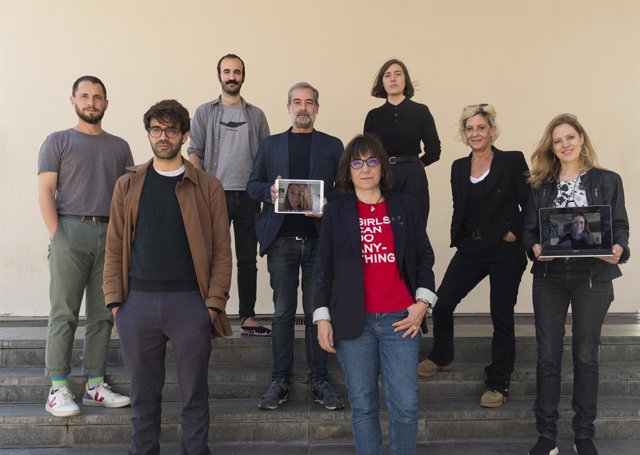 La nova presidenta de l'Acadèmia del Cinema Català, Judith Colell, i la Junta Directiva de l'entitat.
