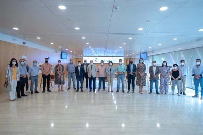Reunión de Villalobos con alcaldes del programa de vías singulares en la Diputación