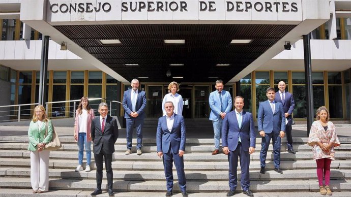 El presidente de AFE, David Aganzo, junto al secretario de estado para el Deporte, José Manuel Franco, en la sede del Consejo Superior de Deportes (CSD).