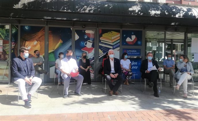 Hermoso de Mendoza, "satisfecho" del balance de dos años de mandato en Logroño, una ciudad "que se mueve"