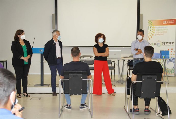 Acto con becados de la segunda edición de las HEBE Capacita El Jamón.