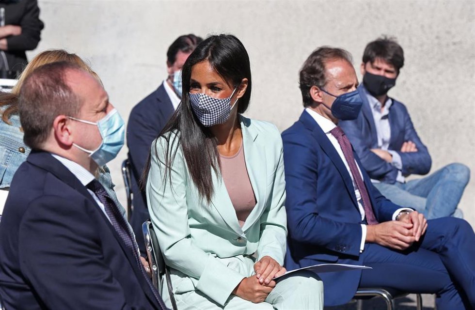 (I-D) El delegado de Economía, Innovación y Empleo, Miguel Ángel Redondo, y la vicealcaldesa de Madrid, Begoña Villacís