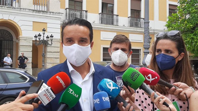 El portavoz del PSOE en el Ayuntamiento de Badajoz, Ricardo Cabezas