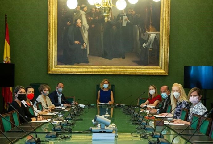 Reunión del jurado del Premio Josefina Carabias en el Congreso