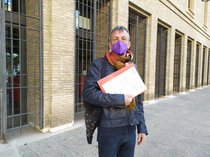 Archivo - Foto de archivo del portavoz de Podemos en el Ayuntamiento de Zaragoza, Fernando Rivarés.