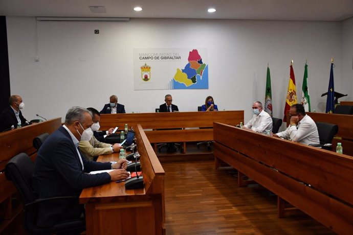 La presidenta de la Diputación de Cádiz, Irene García, durante el encuentro con la Mancomunidad de municipios del Campo de Gibraltar.
