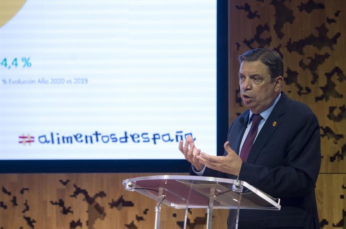 El ministro de Agricultura, Alimentación y Pesca, Luis Planas, durante la presentación del Informe del Consumo Alimentario en España 2020, a 3 de junio de 2021, en CaixaForum, Madrid, (España). El Informe del consumo alimentario en España 2020, elabor