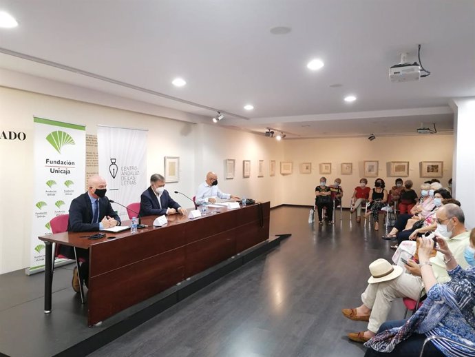 Presentación del encuentro con lectores con José Calvo Poyato de Almería