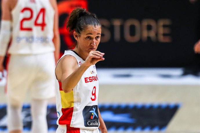 Laia Palau durante un partido de la selección femenina de baloncesto