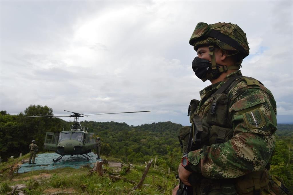 Varios militares heridos por la explosión de un coche bomba en un cuartel en el noreste de Colombia - Vimarsana News