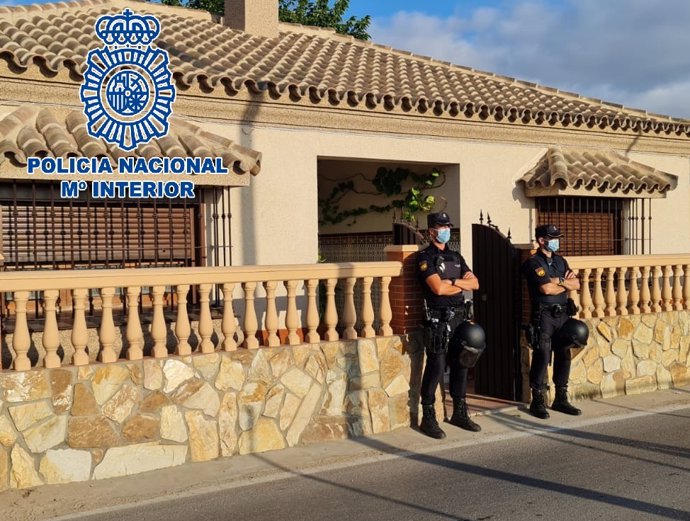 Agentes de la Policía en la operación desarrollada en Sanlúcar