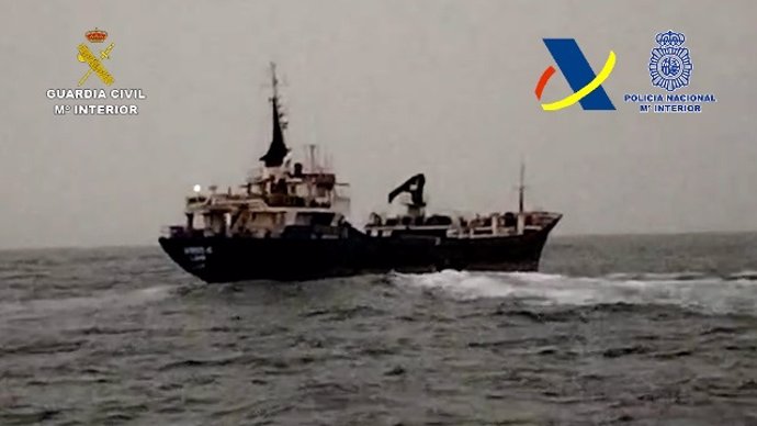 Interceptado un buque cargado con 8.400 kilos de hachís en aguas cercanas a Senegal y detenidos sus siete tripulantes