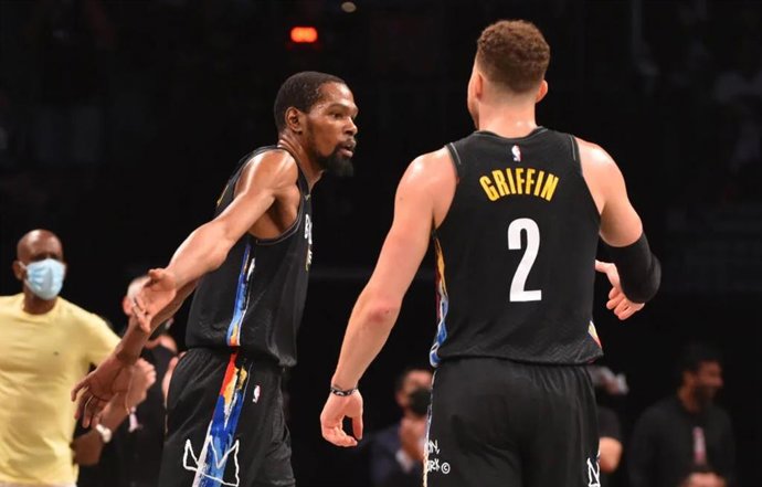 Durant y Griffin celebran la victoria de los Nets